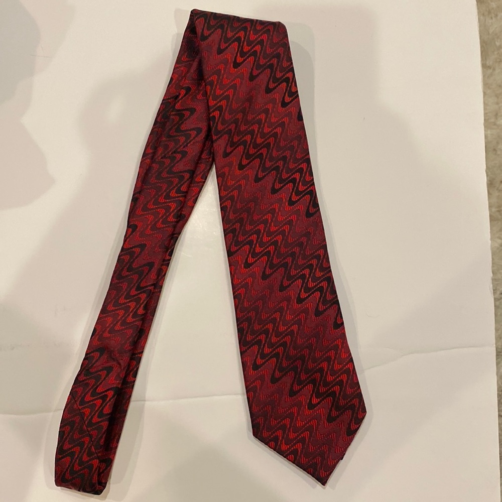 Perry Ellis 100% Silk Red & black tie.